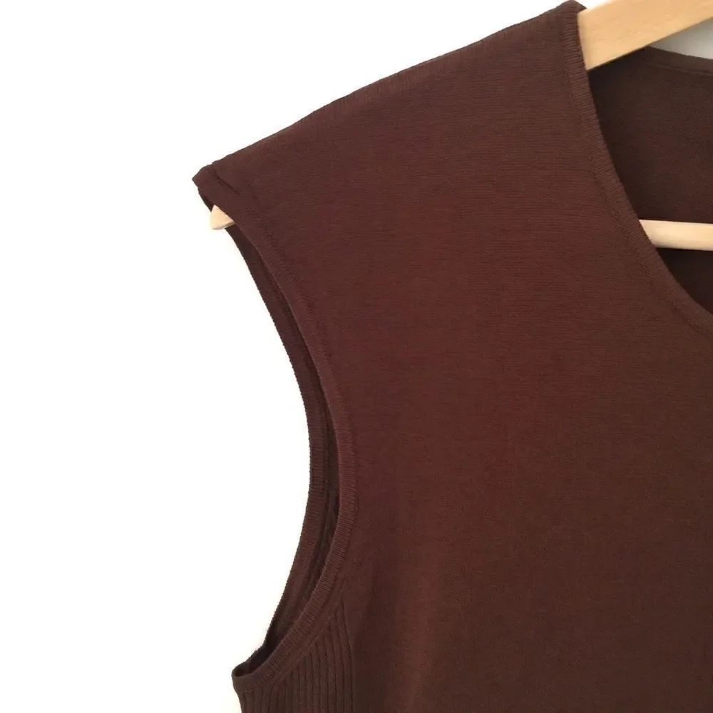 Finity Basic Top in Brown Size L - Picture 5 of 7